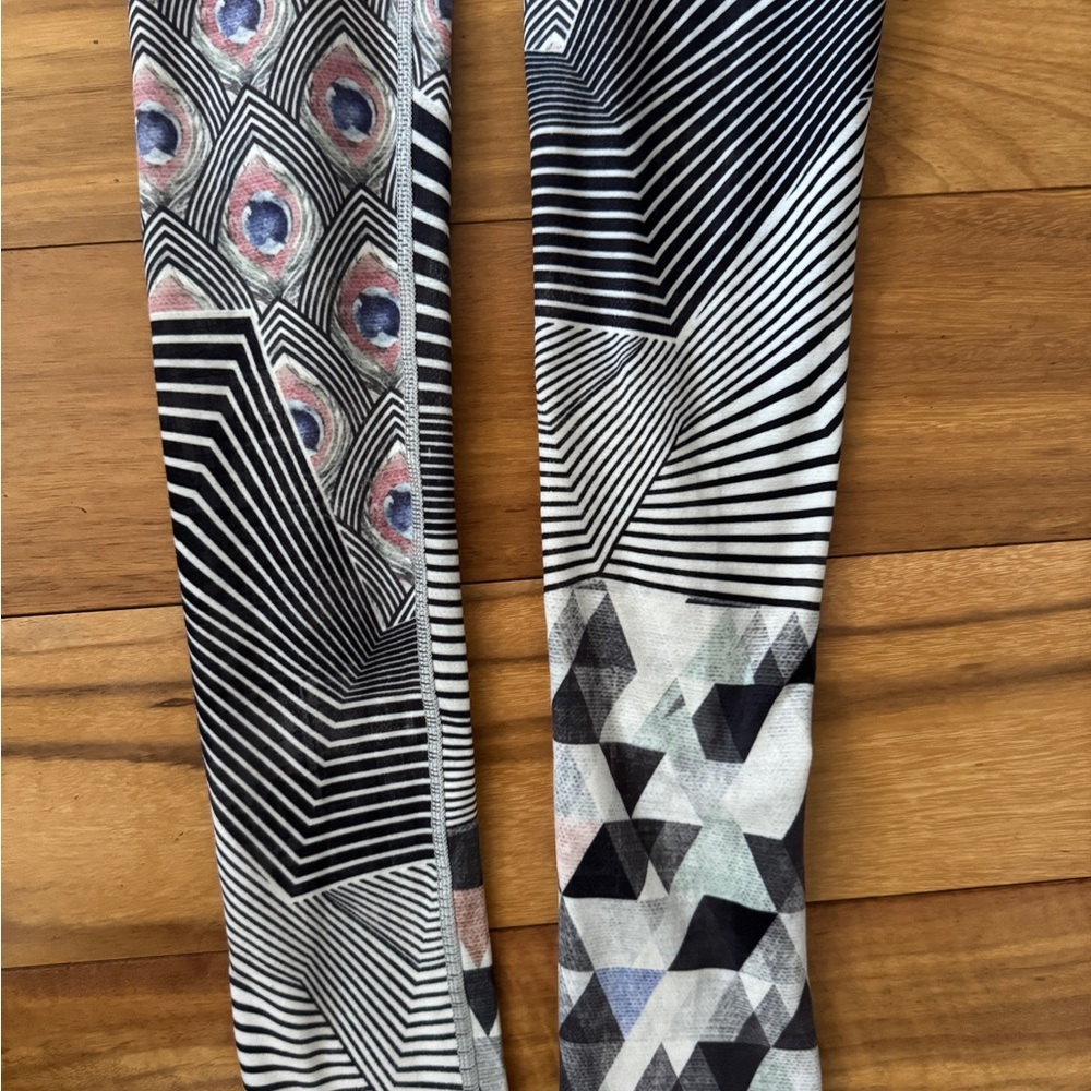Niyama Sol Black and White Leggings